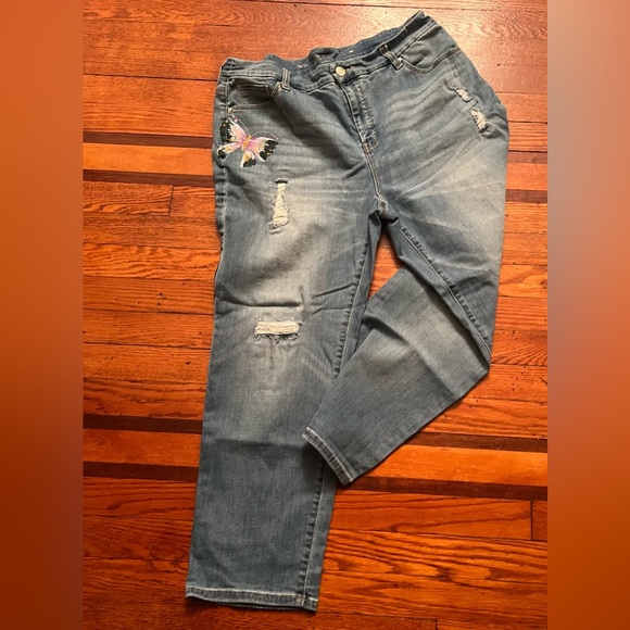 Chico’s Girlfriend Crop Jeans Hand Painted Butterfly Stretch Sz 2.5(M)34”waist - Picture 7 of 13